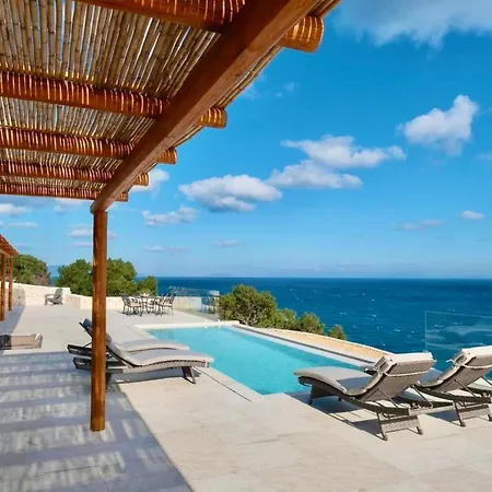 Aquaterra Luxurious Seafront Kefalonia Skala 别墅 *